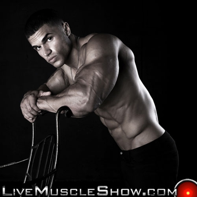 Naked bodybuilder Ruben Valdez at Live Muscle Show 02 Ripped Muscle Bodybuilder Strips Naked and Strokes His Big Hard Cock torrent photo1 - Naked bodybuilder Ruben Valdez at Live Muscle Show