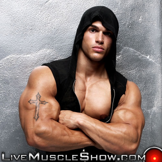 Naked bodybuilder Ruben Valdez at Live Muscle Show 08 Ripped Muscle Bodybuilder Strips Naked and Strokes His Big Hard Cock torrent photo1 - Naked bodybuilder Ruben Valdez at Live Muscle Show